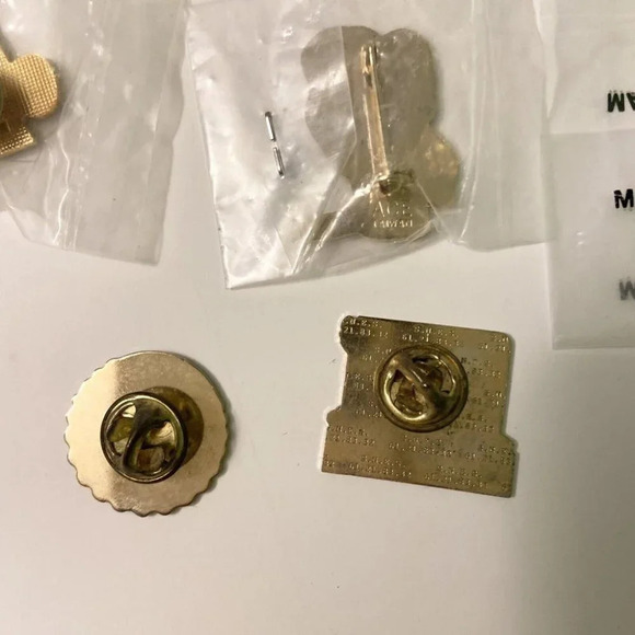 Vintage Hockey Beer Pins Skyhawks Beer Cap Ottawa Senators Montreal  Canadiens - Picture 9 of 10